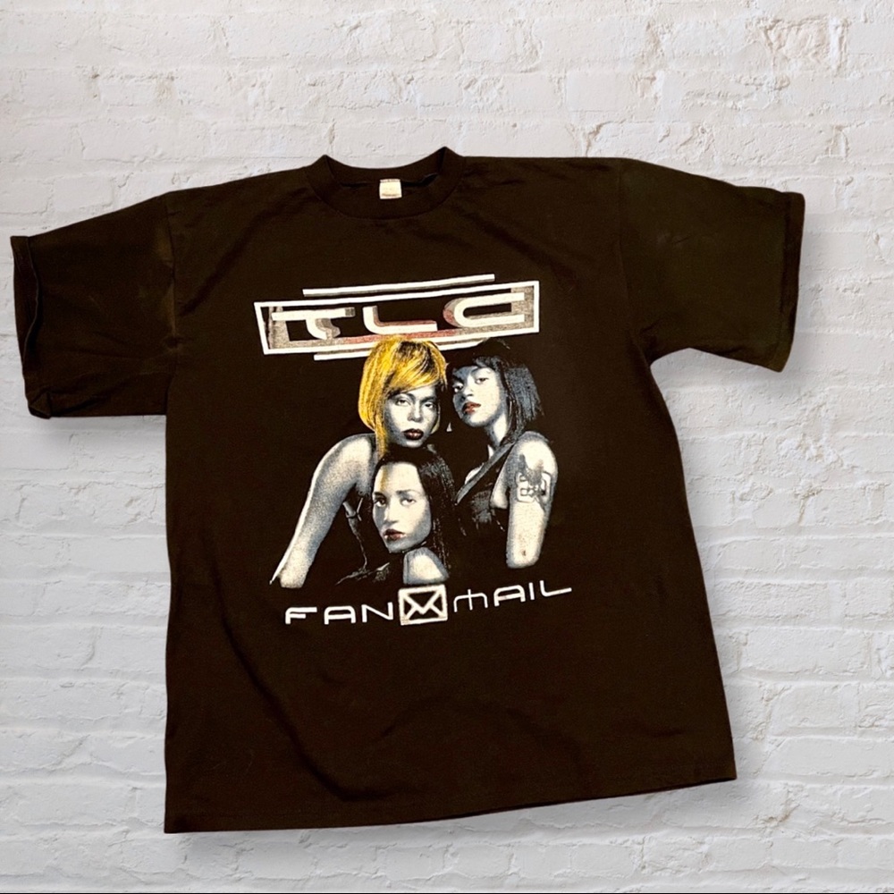 Vintage TLC Fan Mail 2000 World Tour Concert Shirt size XL. 100% cotton.